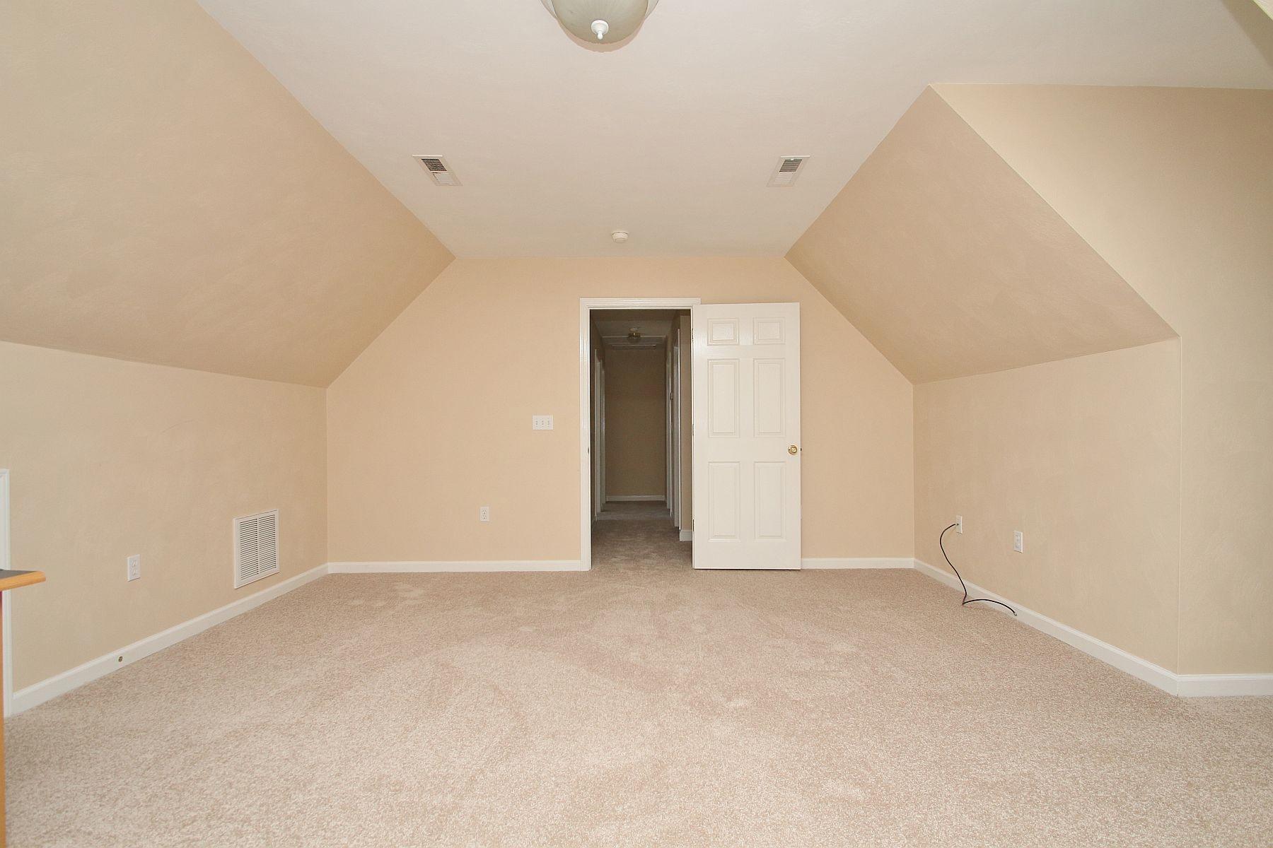 2549 Weaver Road Southwest Roanoke, VA 24015 - Photo 28 of 40 img_2857