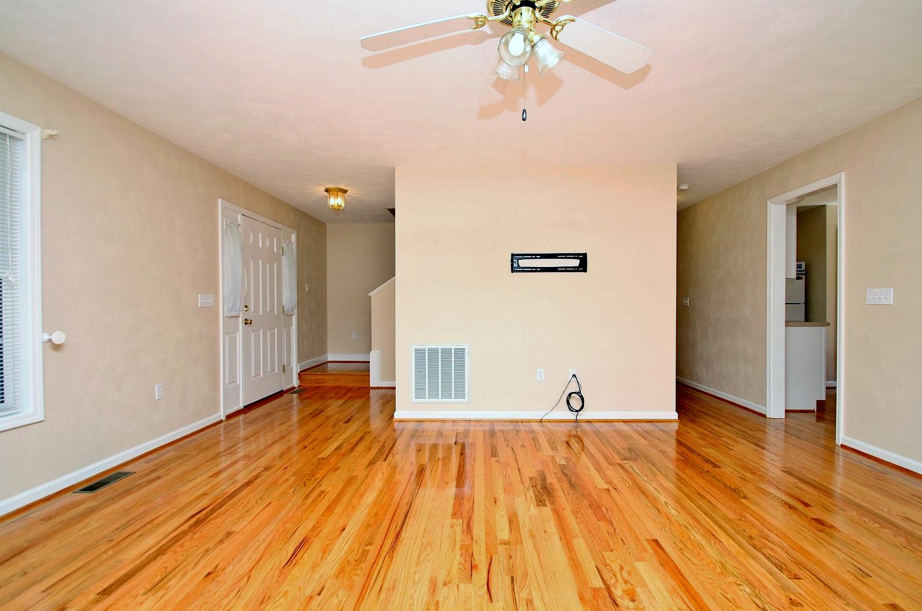 2549 Weaver Road Southwest Roanoke, VA 24015 - Photo 5 of 40 img_2791