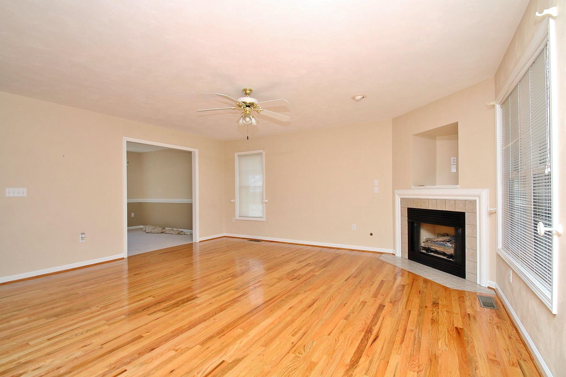2549 Weaver Road Southwest Roanoke, VA 24015 - Photo 6 of 40 img_2794
