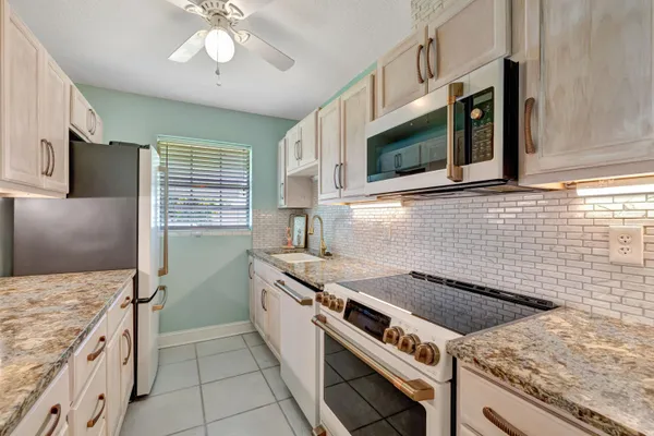 $1,700 | 215 Manatee Lane, Unit B, Fort Pierce, FL 34982