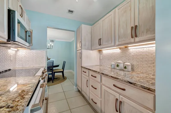 $1,700 | 215 Manatee Lane, Unit B, Fort Pierce, FL 34982