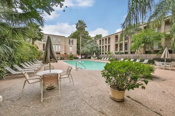 $1,500 | 4643 Wild Indigo Street, Unit 385, Houston, TX 77027