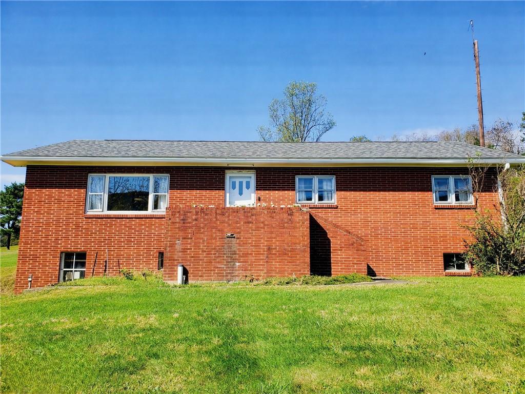 WELCOME HOME TO 349 HOPWOOD COOLSPRING RD.!