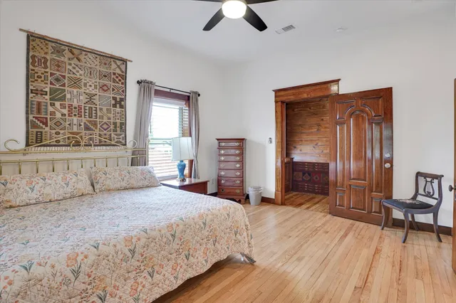 $675,000 | 1916 Hardy Street, Houston, TX 77026