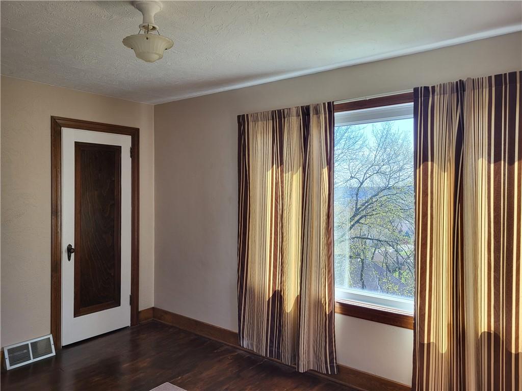 211 Oak Street Butler, PA 16001 - Photo 23 of 37 ...with hardwood floor
