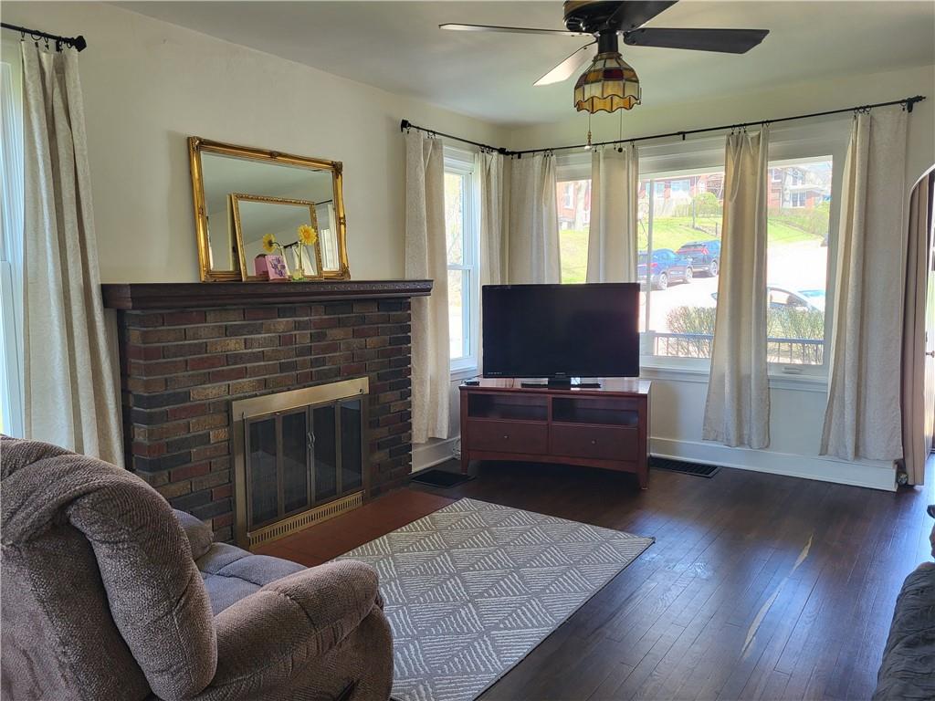 211 Oak Street Butler, PA 16001 - Photo 6 of 37 ...and Hardwood floor
