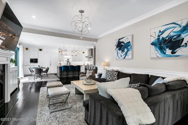 a view of entryway livingroom and hall