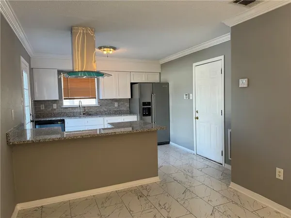 $217,800 | 2020 Lac La Belle Drive, Harvey, LA 70058