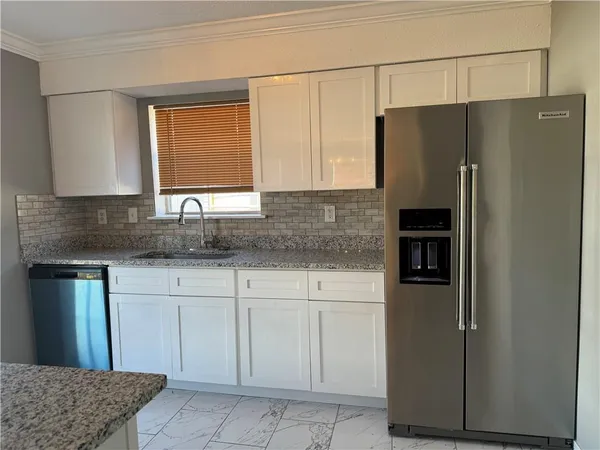 $217,800 | 2020 Lac La Belle Drive, Harvey, LA 70058