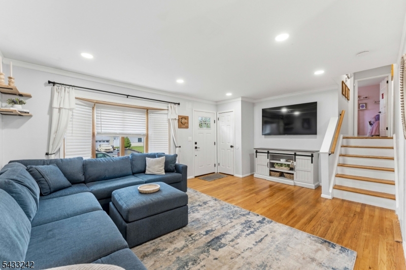 841 Colonial Arms Road Union, NJ 07083 - Photo 4 of 21