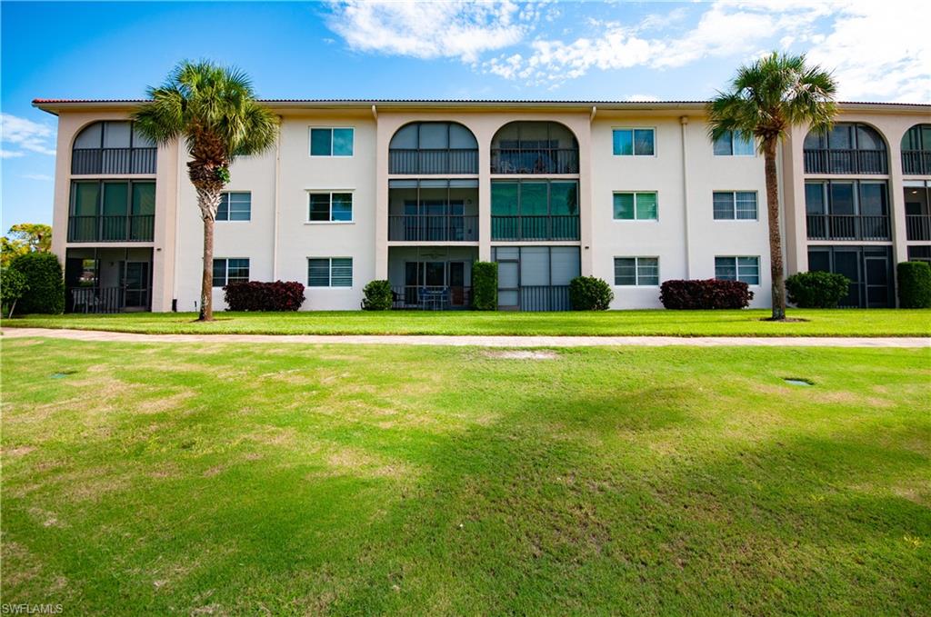 13 High Point Circle North, Unit 209 Naples, FL 34103 - Photo 26 of 33