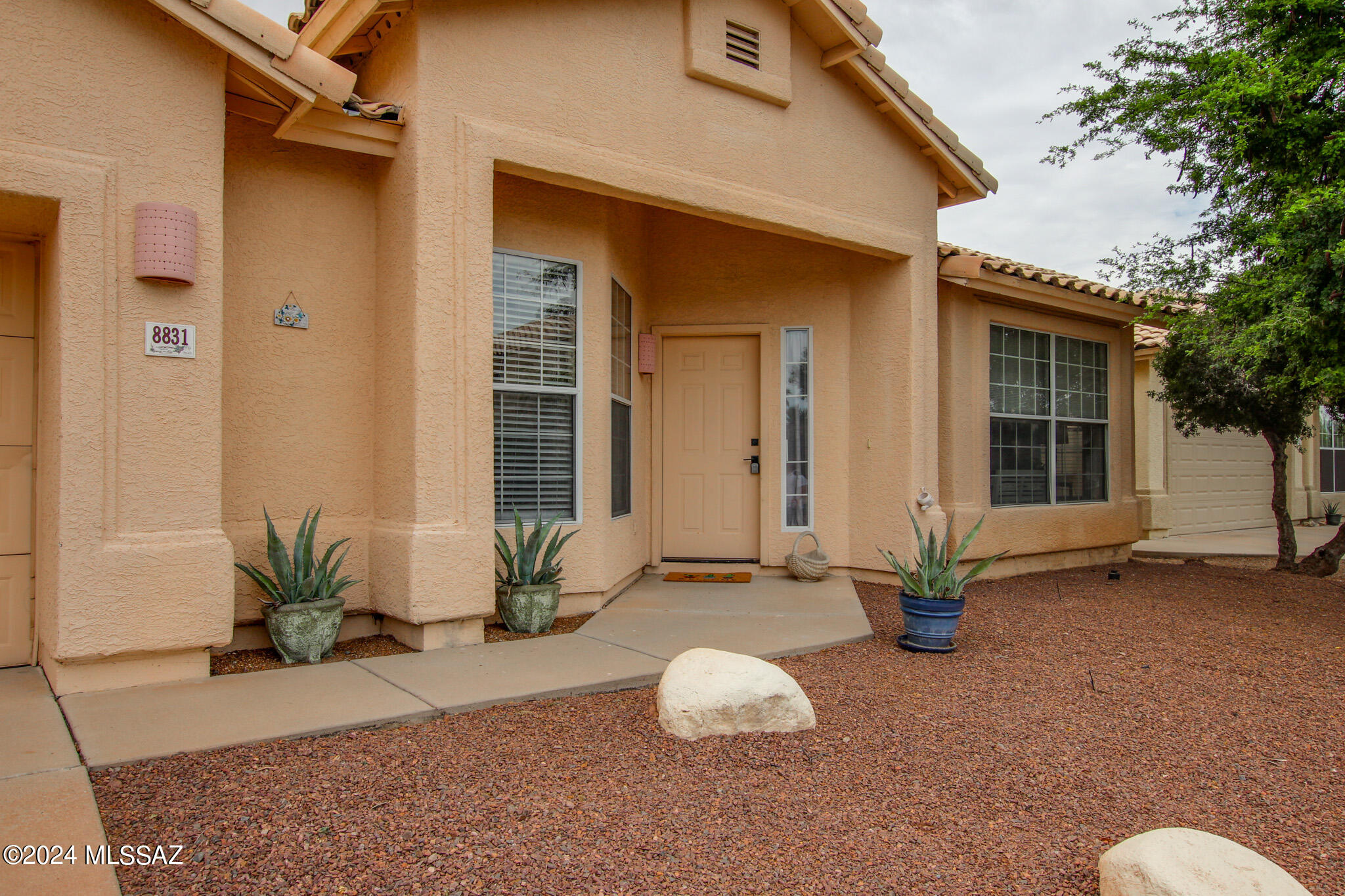 8831 North Rivulet Place Tucson, AZ 85743 - Photo 2 of 28 Gallery Image 2