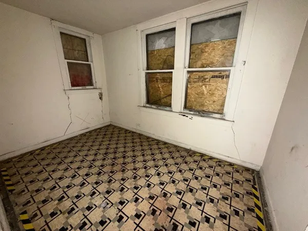 $99,900 | 4053 Rose Avenue, Lyons, IL 60534