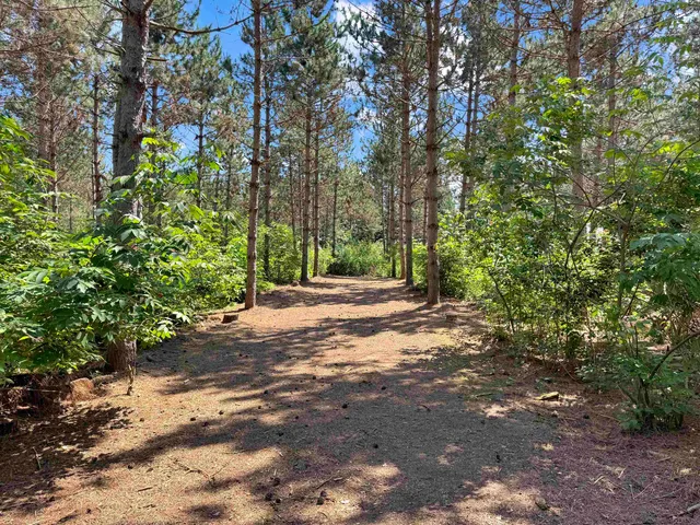 $949,900 | W4233 Porterfield Lake Road, Porterfield, WI 54159