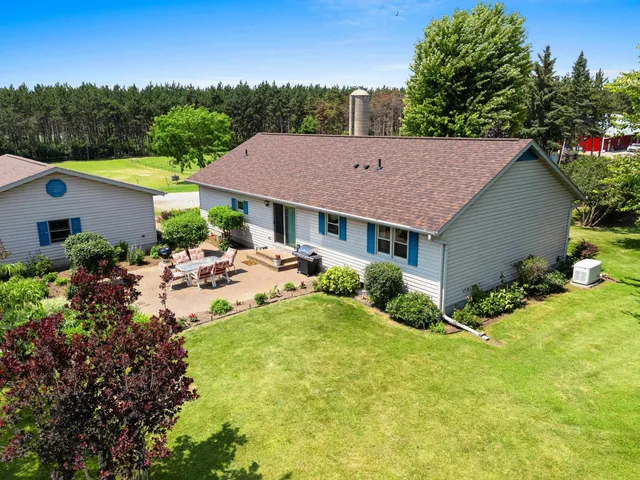 $949,900 | W4233 Porterfield Lake Road, Porterfield, WI 54159