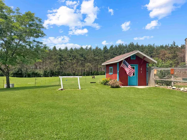 $949,900 | W4233 Porterfield Lake Road, Porterfield, WI 54159