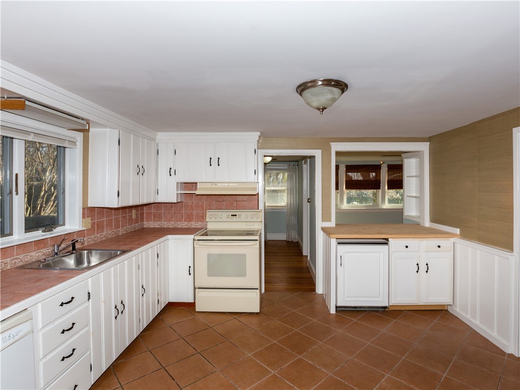 540 Bristol Ferry Road Portsmouth, RI 02871 - Photo 15 of 34