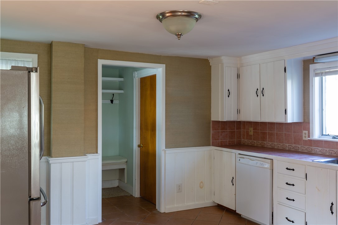 540 Bristol Ferry Road Portsmouth, RI 02871 - Photo 16 of 34