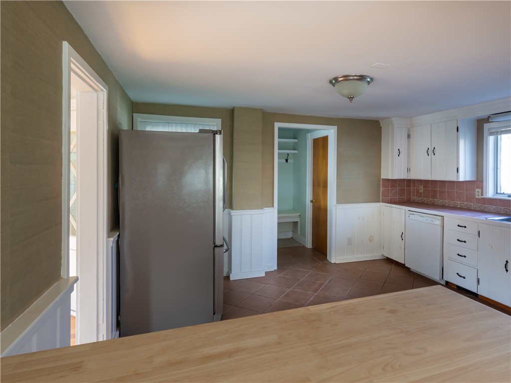 540 Bristol Ferry Road Portsmouth, RI 02871 - Photo 17 of 34