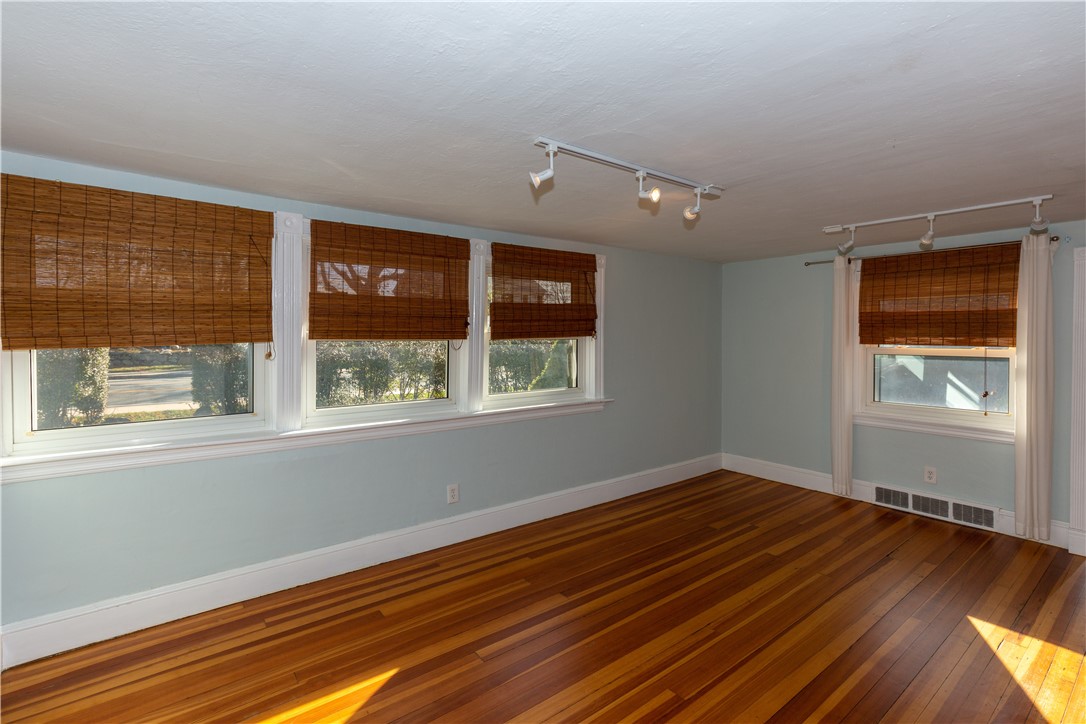 540 Bristol Ferry Road Portsmouth, RI 02871 - Photo 22 of 34