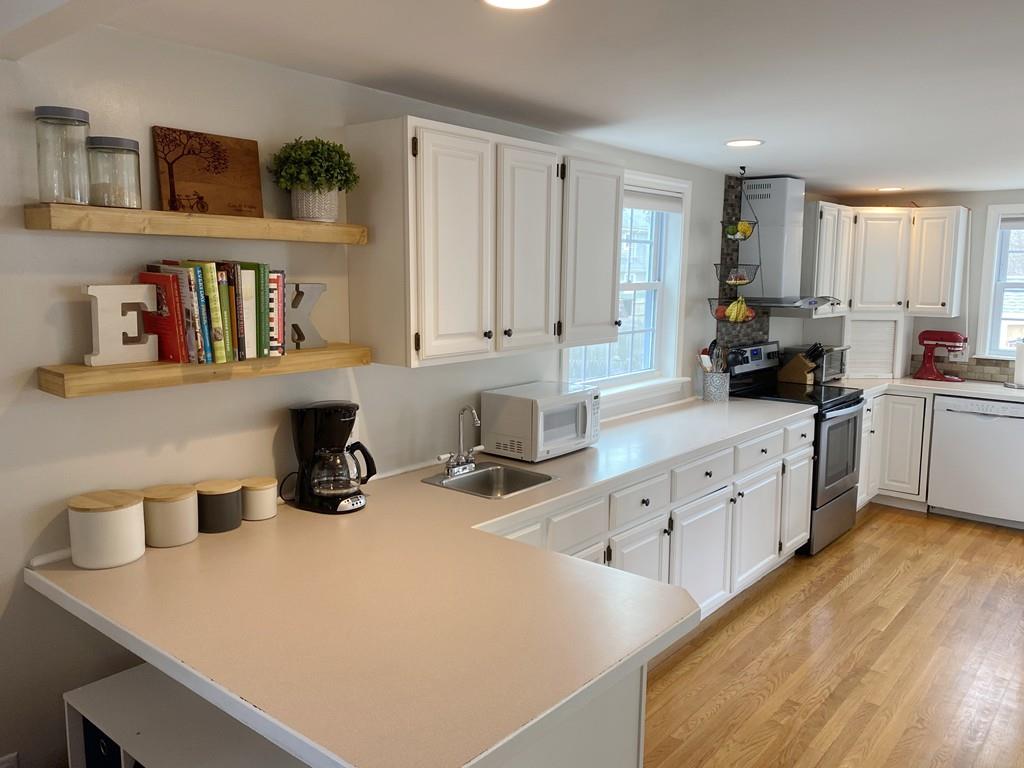 25 Home Street Hamilton, MA 01982 - Photo 3 of 16 Gallery Image 3