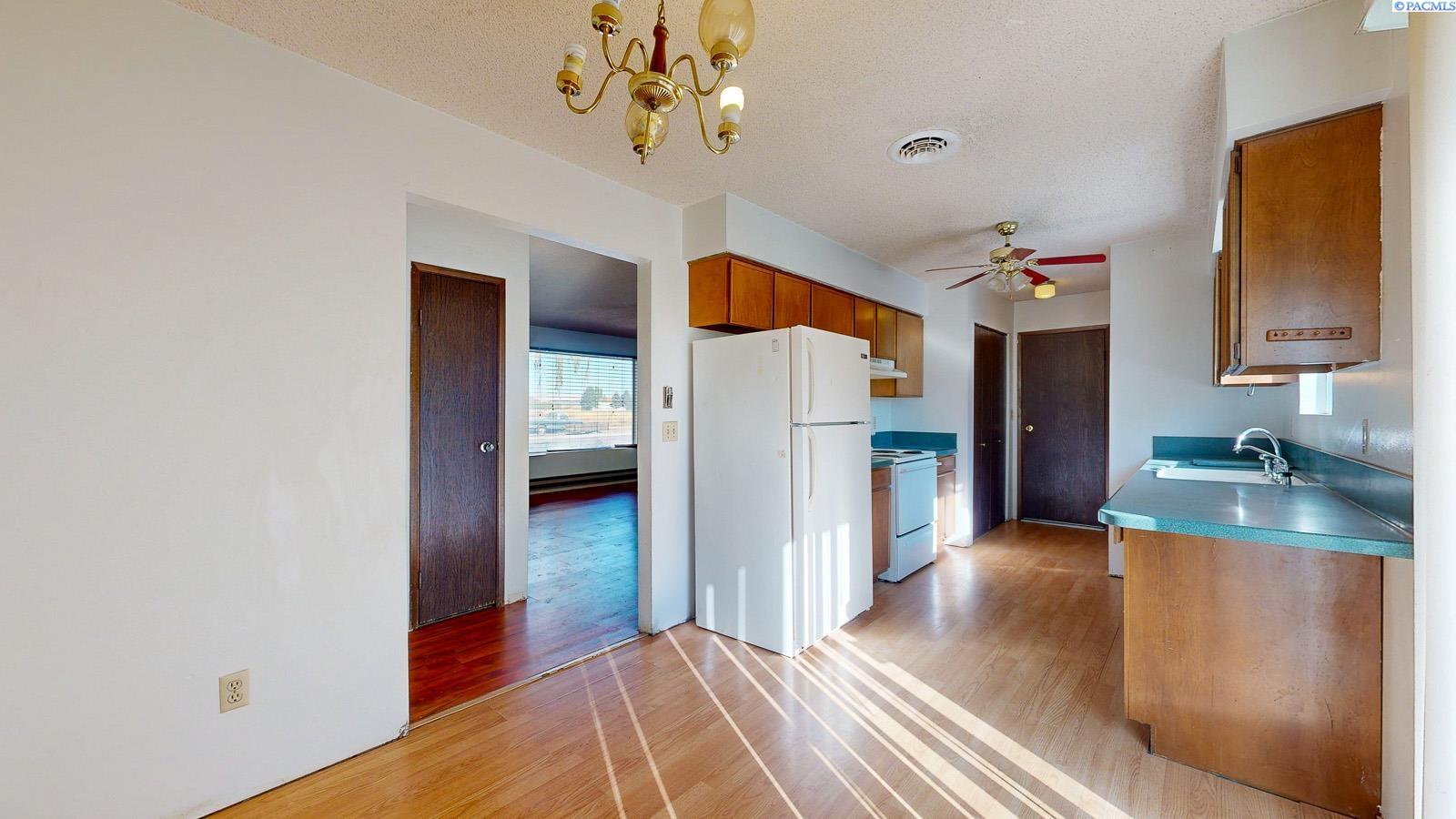 200 East Bonnieview Road Grandview, WA 98930 - Photo 4 of 23 Gallery Image 4