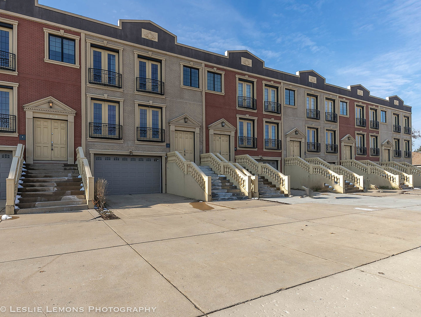 16W536 Bluff Road Willowbrook, IL 60527 - Photo 3 of 51