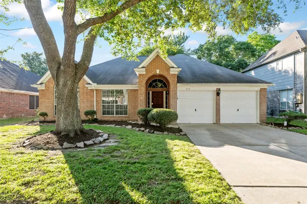 $2,600 | 5112 Carefree Drive, League City, TX 77573