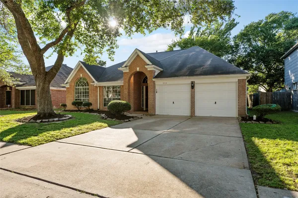 $2,600 | 5112 Carefree Drive, League City, TX 77573