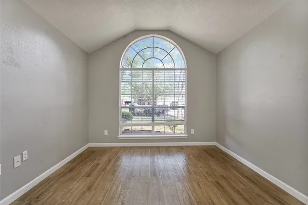 $2,600 | 5112 Carefree Drive, League City, TX 77573