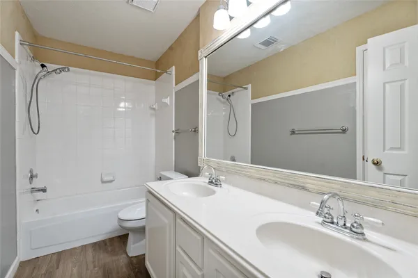 $2,600 | 5112 Carefree Drive, League City, TX 77573