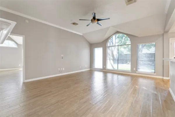 $2,600 | 5112 Carefree Drive, League City, TX 77573