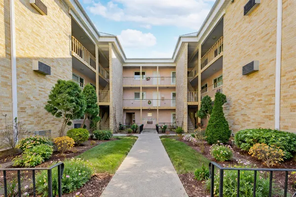 $1,250 | 7201 West Wellington Avenue, Unit F1, Elmwood Park, IL 60707