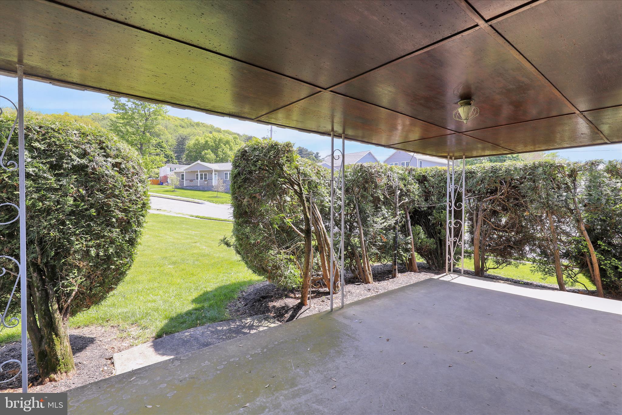 1901 County Street Reading, PA 19605 - Photo 12 of 25 private patio