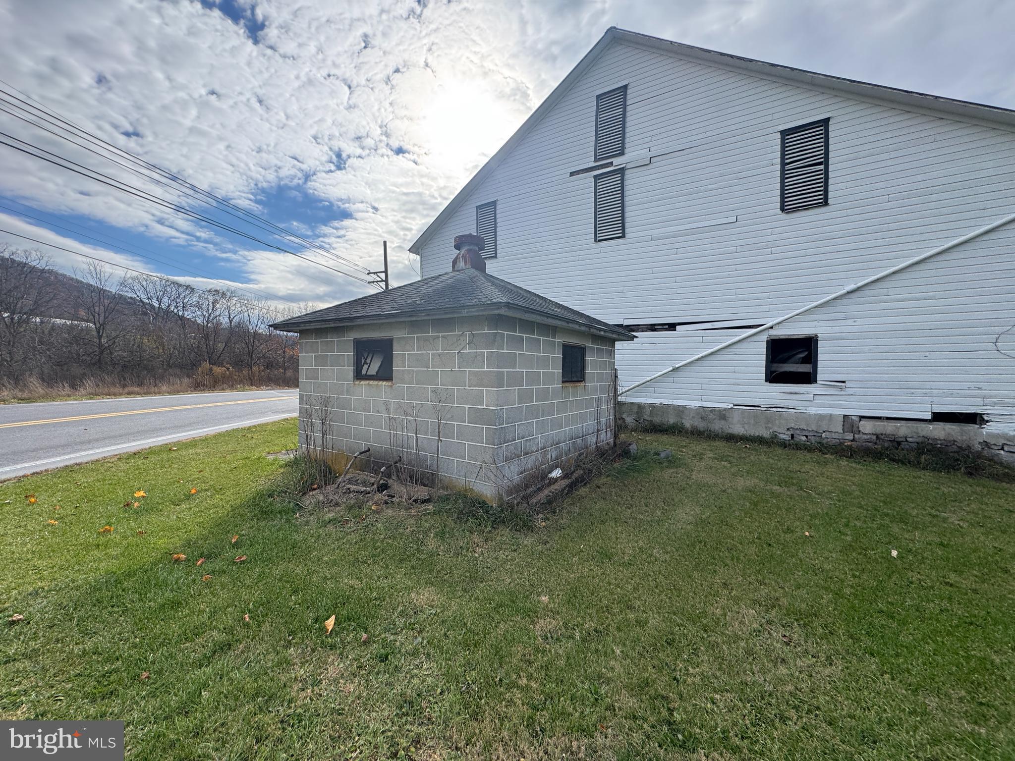 1-19032 Spring Run Rd Spring Run Spring Run, PA 17262 - Photo 29 of 79 a backyard of a house with lots of green space