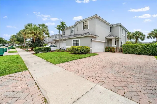 $469,900 | 15662 Summit Pl Circle, Unit 385, Naples, FL 34119