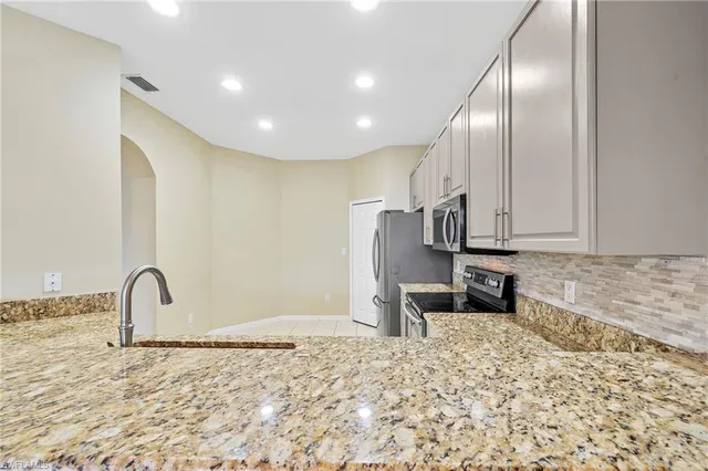 $469,900 | 15662 Summit Pl Circle, Unit 385, Naples, FL 34119