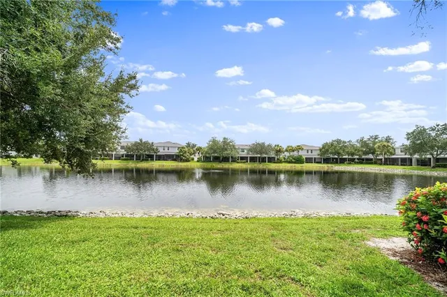 $469,900 | 15662 Summit Pl Circle, Unit 385, Naples, FL 34119