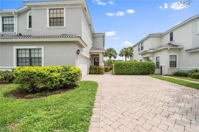$469,900 | 15662 Summit Pl Circle, Unit 385, Naples, FL 34119