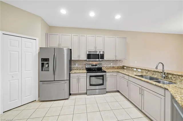 $469,900 | 15662 Summit Pl Circle, Unit 385, Naples, FL 34119