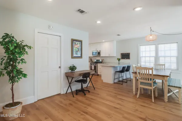 $2,670 | 187 Bilmarsan Drive, Biloxi, MS 39531