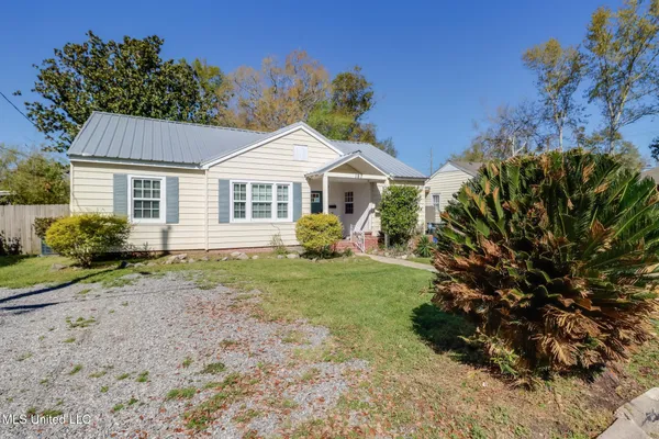 $2,670 | 187 Bilmarsan Drive, Biloxi, MS 39531