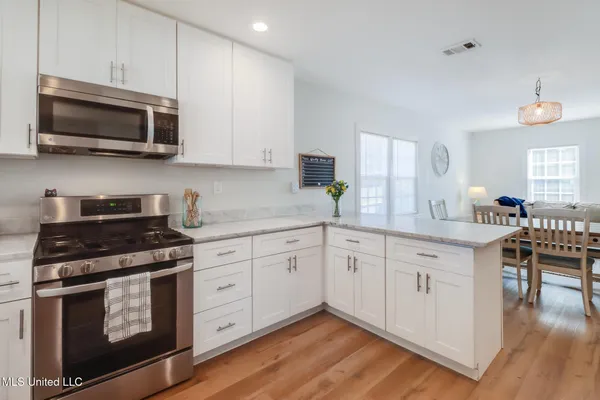 $2,670 | 187 Bilmarsan Drive, Biloxi, MS 39531