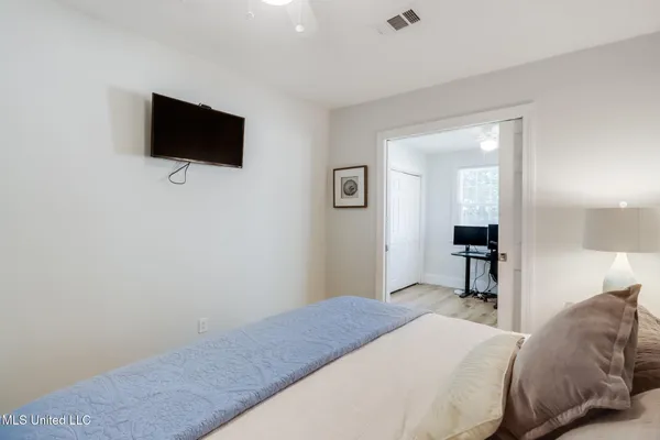 $2,670 | 187 Bilmarsan Drive, Biloxi, MS 39531