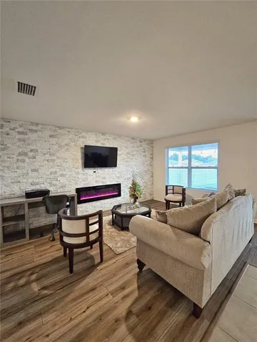 $2,600 | 749 Northwest 244th Drive, Newberry, FL 32669