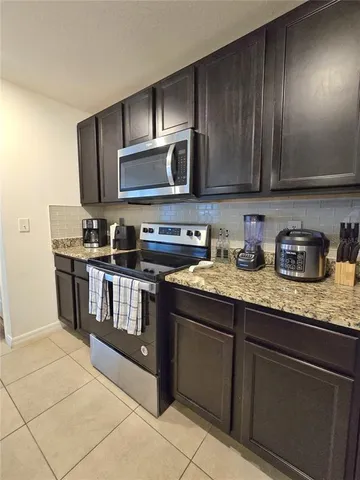 $2,600 | 749 Northwest 244th Drive, Newberry, FL 32669