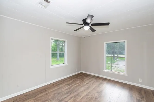 $1,600 | 2523 South Broadway Street, La Porte, TX 77571