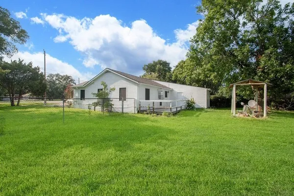 $1,600 | 2523 South Broadway Street, La Porte, TX 77571