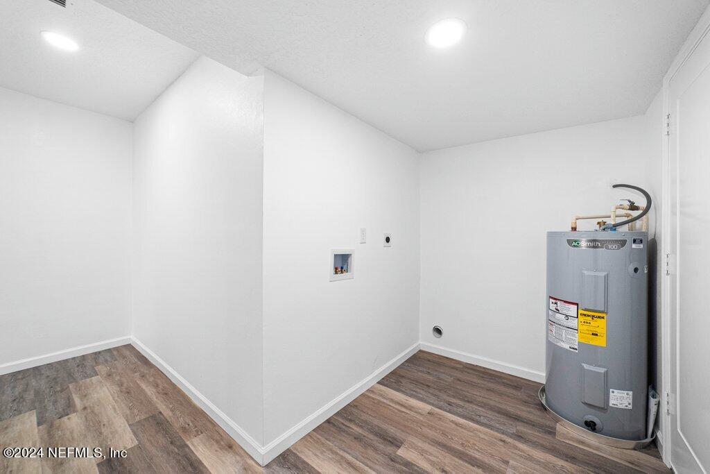 1720 Lilly Road East Jacksonville, FL 32207 - Photo 24 of 33 a view of an entryway