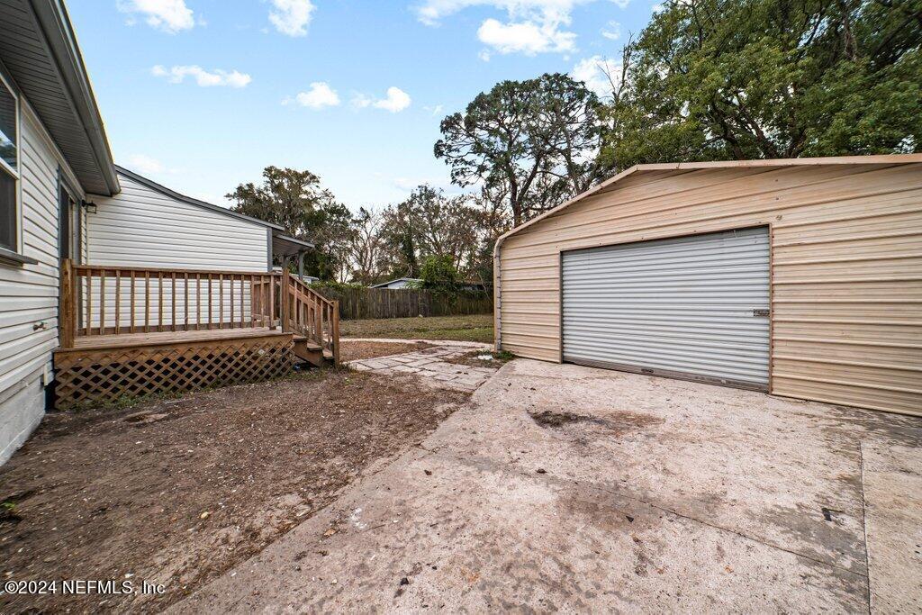 1720 Lilly Road East Jacksonville, FL 32207 - Photo 29 of 33 a view of backyard of house